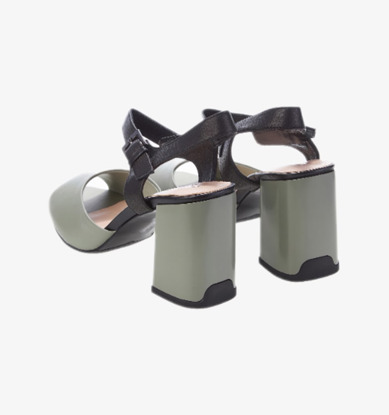 gray-heeled-shoe-1-min.jpg